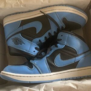 Air Jordan 1 mid university blue and black-white